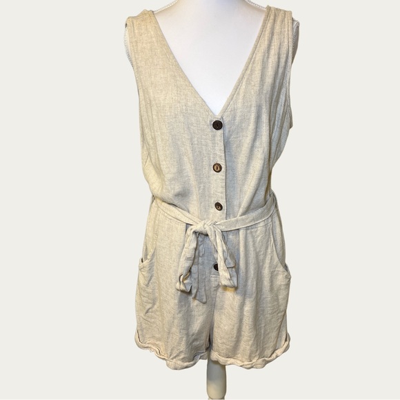 The Unbranded Brand Pants - Women’s‎ Beige Linen Sleeveless Romper with Button Accents Tie Waist Size Large